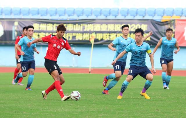梅州市足联赛甲级:梅县深梅商vs兴宁足协。(市体育局供图) 梅州市足联赛甲级:梅县深梅商vs兴宁足协。(市体育局供图)