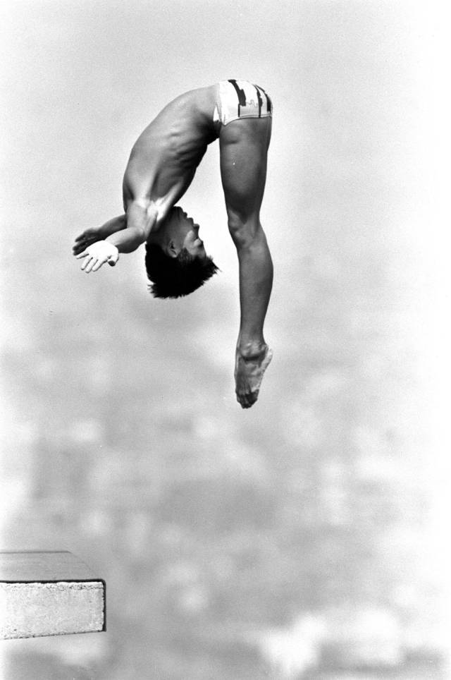 孙淑伟在巴塞罗那奥运会上夺得男子10米台金牌。 孙淑伟在巴塞罗那奥运会上夺得男子10米台金牌。