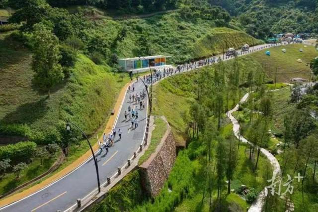 体育与旅游融合发展。 体育与旅游融合发展。