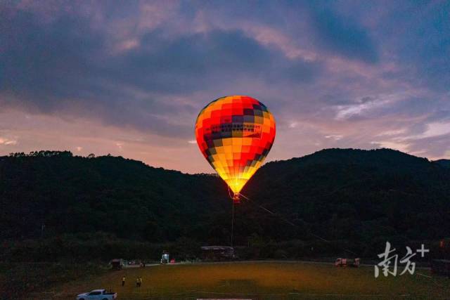 户外运动与旅游融合出新的生活方式。 户外运动与旅游融合出新的生活方式。